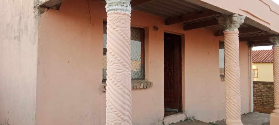 2 Bedroom Property for Sale in Kwa Nobuhle Eastern Cape